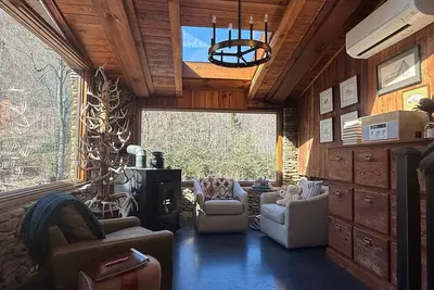 Image de The Lodge: Riverfront Log Home in Blue Ridge Mtns