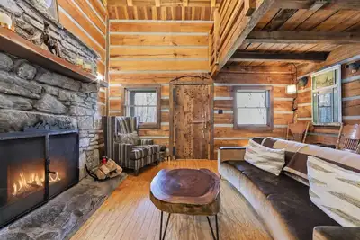 Image de Goldilocks: Cozy Cabin w/ Fireplace & Pond Views