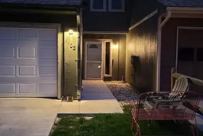 Image de Clean, spacious & private 3-bed townhome