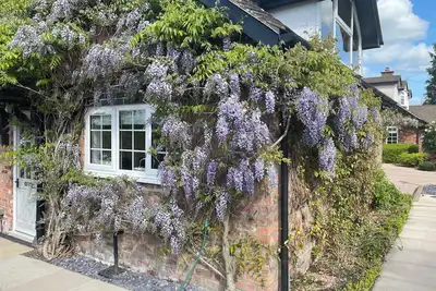 Image de Curlew Cottage, pet friendly, with hot tub in Lower Peover, Cheshire