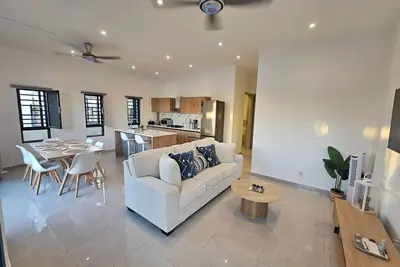 Image de Luxury 2br • Pool • Sleeps 6 • Fast Wi-Fi +Netflix