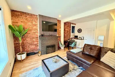 Image de Modern Rustic Luxury - 2 Bdrm