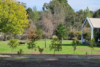 Image de The Farm Shed @ Lakebrook Country Escape is a cosy retreat for a couples.