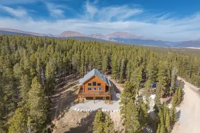 Image de New Rental! 3 Bed/3Bath Cabin in the Woods, Hot Tub, Pet Friendly Basketball/Tennis - Soaring Pines