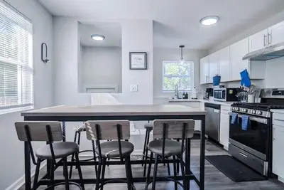 Image de Cozy Home Near Osu | King Bed • Nba Jam • Sleeps 6