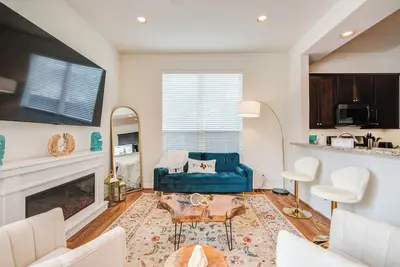 Image de Famous Houston Heights Home & Game Room