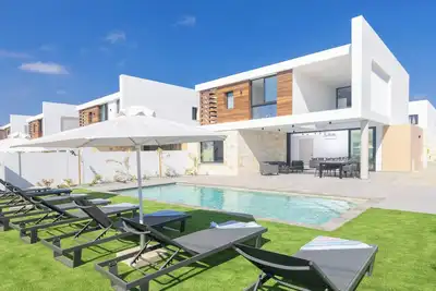 Image de 1 & 2 Nbv Villas Ayia Napa Cyprus In The Sun Holidays