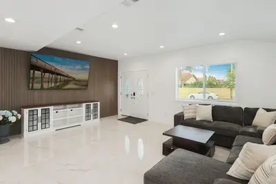 Image de Outstanding Oc Pool Home by Disneyland/Beaches