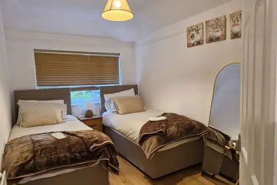Image de Charmante maison de 3 chambres dans la paisible ville de Wythenshawe