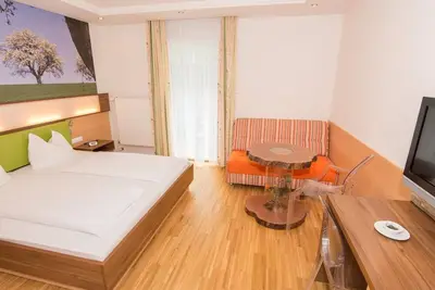 Image de Nature park room (shortday npz) - Pension Cäcilia