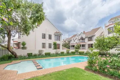 Image de Maison de ville paisible à Sandton, dans une résidence sécurisée