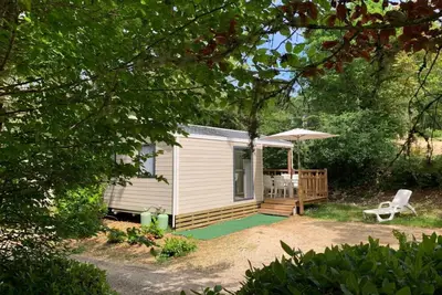 Image de Mobil-home \"Malaga\" : Vacances en Dordogne, Piscine Partagée & Mini-Ferme près de Sarlat