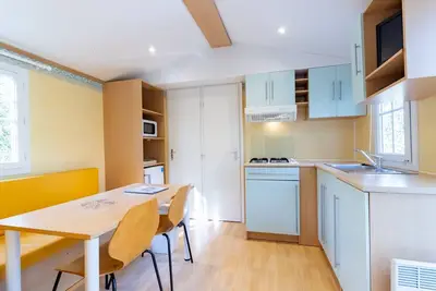 Image de Mobil-home \"Calvi\" : Vacances en Dordogne, Piscine Partagée & Mini-Ferme près de Sarlat