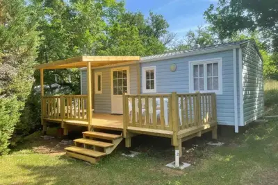 Image de Mobil-home \"Calvi\" : Vacances en Dordogne, Piscine Partagée & Mini-Ferme près de Sarlat