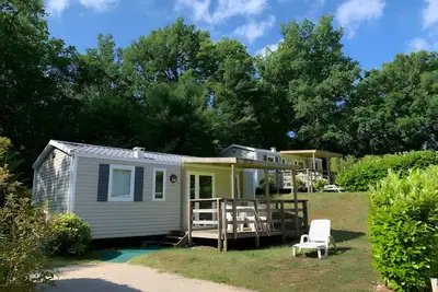Image de Mobil-home \"Ibiza\" climatisé : Vacances en Dordogne, Piscine Partagée & Mini-Ferme près de Sarlat