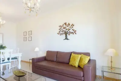 Image de Élégant appartement Encosta Orada à Albufeira, 2 chambres avec vue sur la piscine, pouvant accueillir 5 personnes.