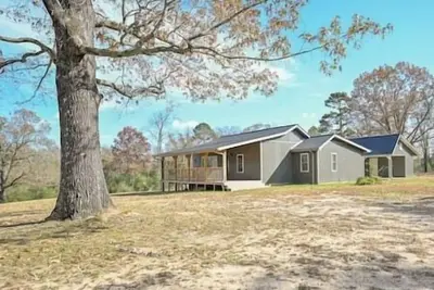 Three Oaks In Beautiful Mena Arkansas