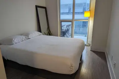 Image de RivetStays | The Atmos Signature Suite – 1 Bedroom + Den Condo