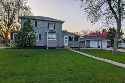 Image de Peaceful 4-Bedroom Small-Town Retreat in Quiet Hancock, Minnesota