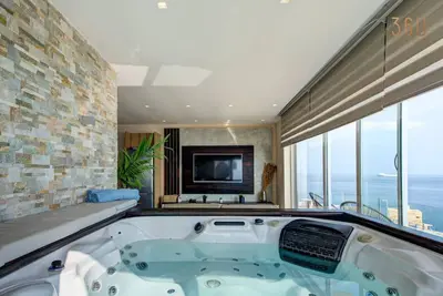 Image de Mediterranean Luxury Stay with Sea Views & Jacuzzi