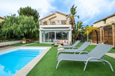 Image de Villa « 8 Personnes Bord de Mer » avec Piscine Privée, Wi-Fi et Climatisation