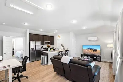 Image de King Bed | 663Mbps Wifi | Ev Port | Flex Check-in!