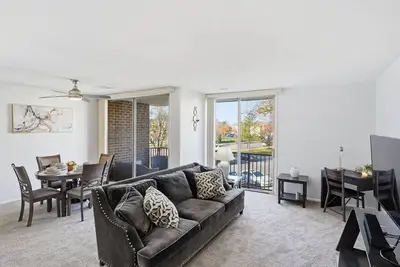 Image de New! Cozy, Comfy, Quiet 2br in Beautiful Upper Marlboro