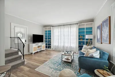 Image de Nautical abode Uptown Maumee by River-Blue Side!