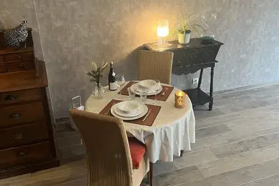 Image de Chambre d’hôtes « Chambre Brimbelle et salle de bain » avec terrasse partagée, Wi-Fi et clim