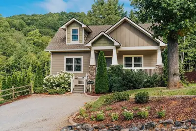 Image de Cedar Cottage • Secluded Asheville Escape