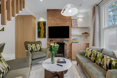 Image de Think Positive House at Canterbury - Pass the Keys