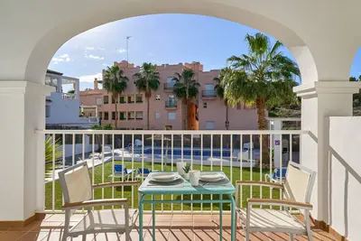 Image de Appartement 'Apto 1 Almoraide Suites' avec piscine, Wi-Fi et climatisation à l'hôtel