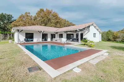 Image de Belle villa contemporaine 201 m2 avec piscine
