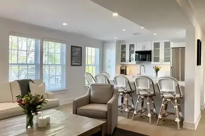 Image de 2br Condo | Heart of Downtown Nantucket