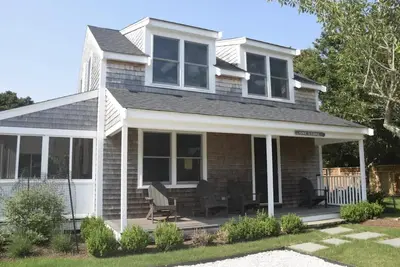 Renovated Surfside Cottage!