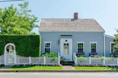 6br Cape-Style Home on Main Street!