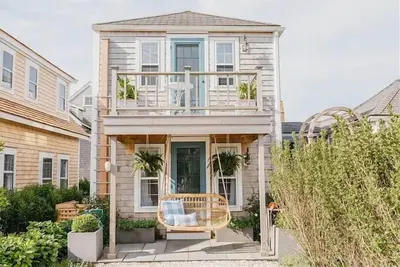 Image de Exquisitely rennovated Sconset beach cottage