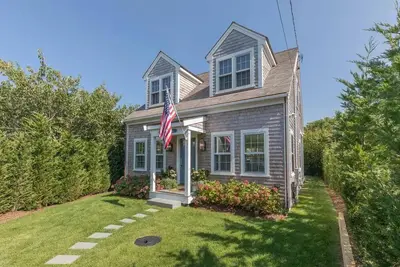 Modern home on quiet lane outside town