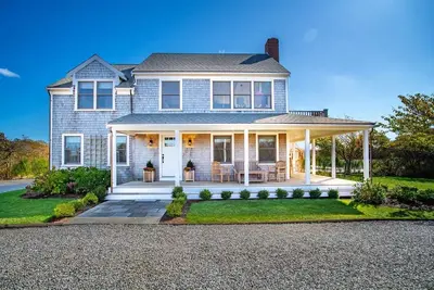 Image de Newly rennovated Tom Nevers home with distant ocean views!