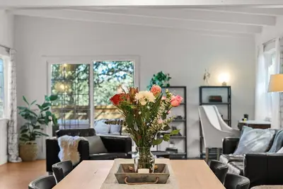 Image de The Mesa Loft :: Central, Cozy, Bright