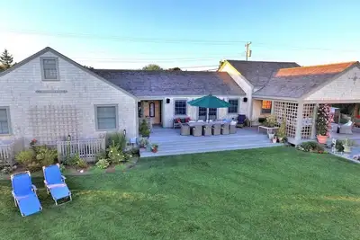 Attractive, 3-dwelling compound in mid-Island