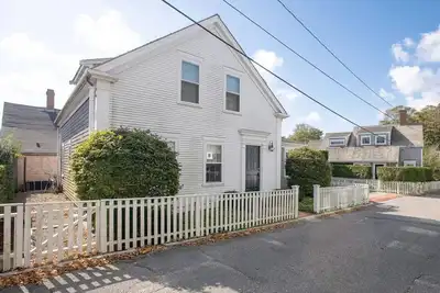 44 Pine Street, Nantucket, Ma