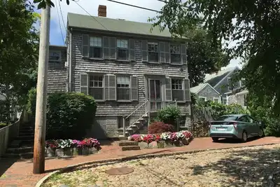 Image de Historic Nantucket home in heart of town