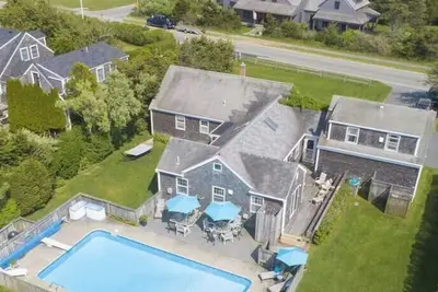 Superb home with 20x40 pool located mid Island