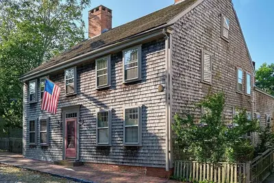 Image de Rennovated historic house, steps away from Main street