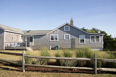 Bright, cheery house located short distance from Surfside beach