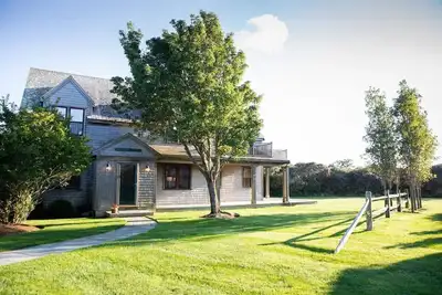 \"Heath Less\" - 3br Upside Down House in Tom Nevers