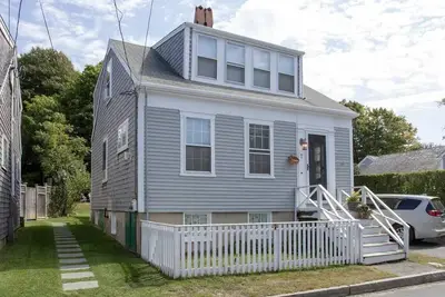 Image de 4br, 4. 5 Bath home with large patio in Town