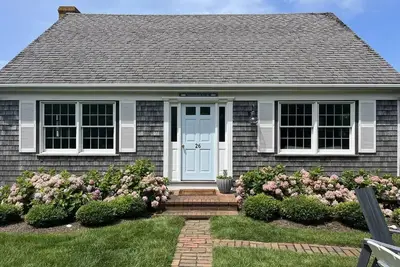 Image de \"Maddshack\" - Cliff Retreat with Sunset Views