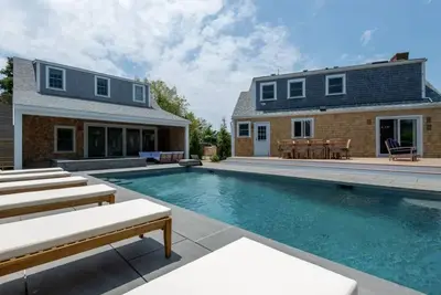 Image de 30 Tashama Lane - Sept Chambres Maison, Couchages 12